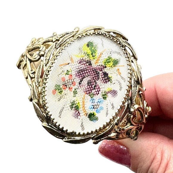 Vintage Women's Bracelet Whiting & Davis Gold Tone Floral Hinged Bangle - Picture 2 of 5